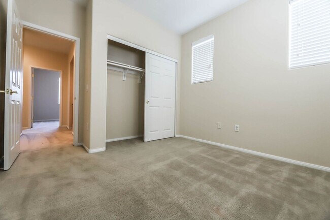 Building Photo - Northwest Las Vegas Gated Community Living with Resort-Style Amenities!