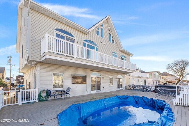 Building Photo - 3456 E Thistle Ave