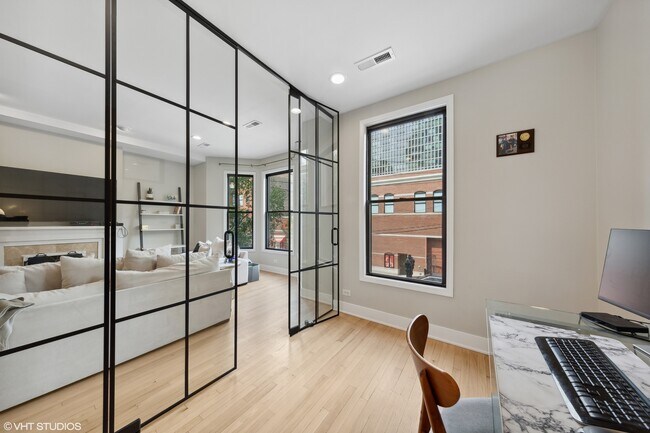 Building Photo - 15 E Division St