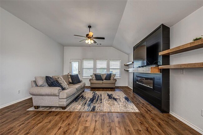 Building Photo - 8516 Gibbs Dr