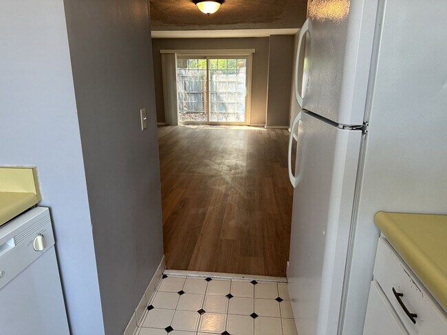 Building Photo - 11 Knollwood Cir