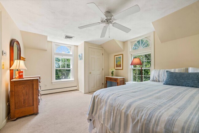 Building Photo - 141 Narragansett Ave