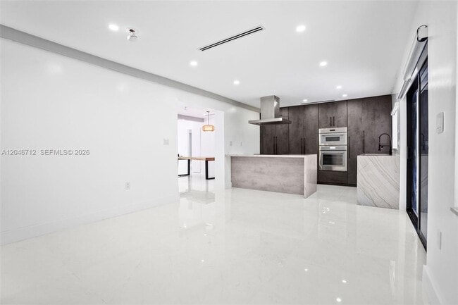 Building Photo - 56 Whitethorn Dr