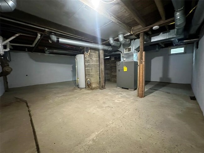 Building Photo - 40 N Brookside Ave