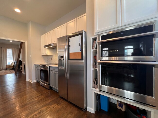 Building Photo - Heart's Desire End Unit Townhome 2700+ SqFt - Lowes Island