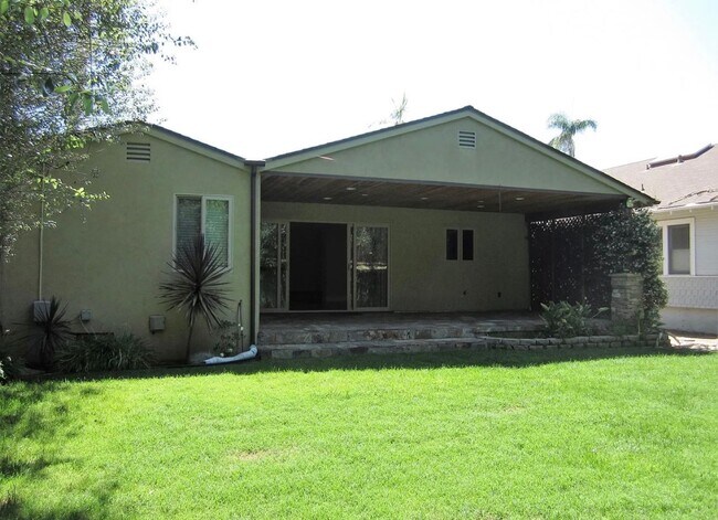 Building Photo - Charming Hillcrest Home with Private Yard in an Unbeatable Location