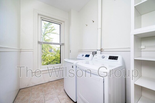 Building Photo - 1007 W Franklin St