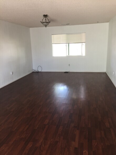 Building Photo - 1033 S 5th St