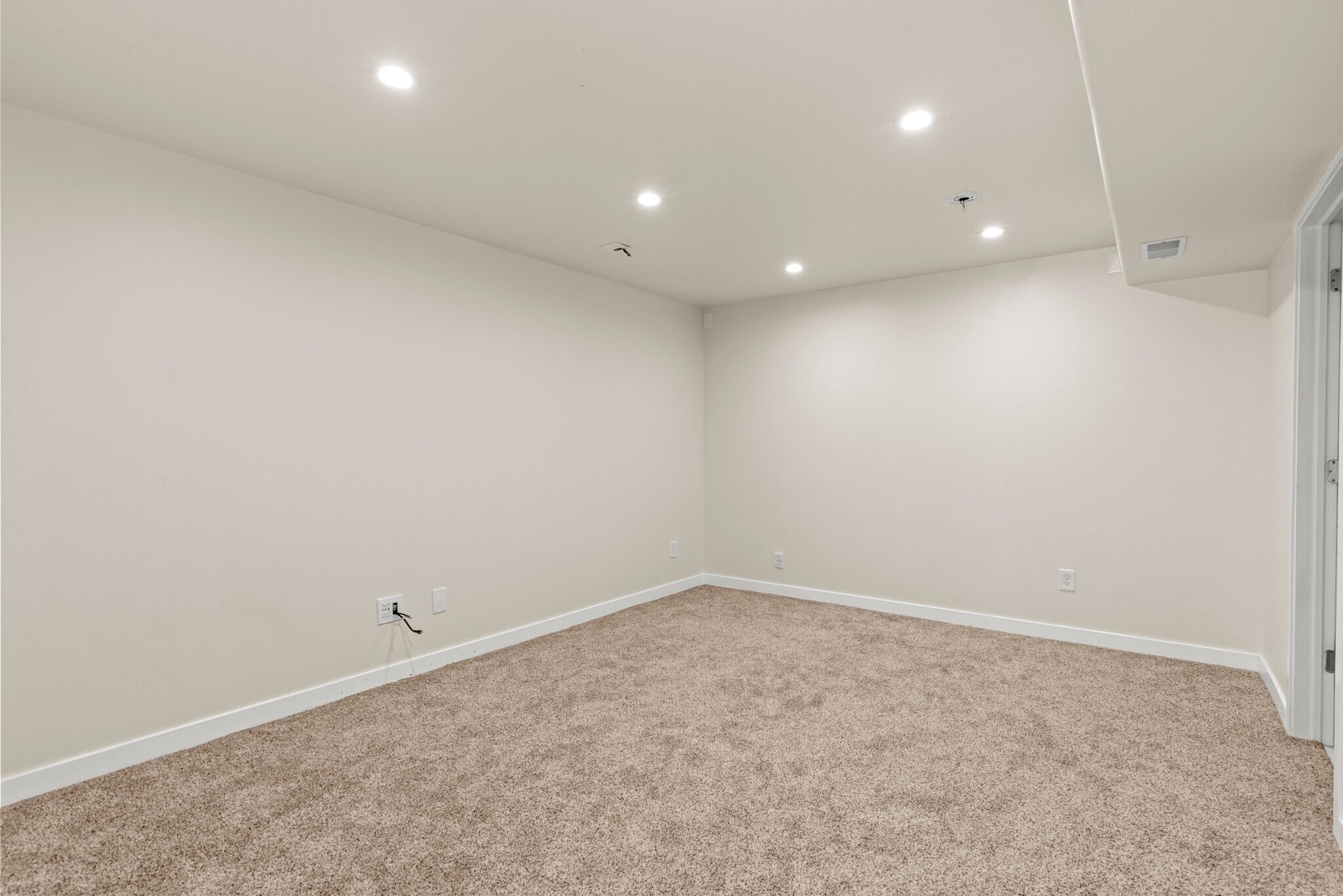 Building Photo - 2668 Cottonwood Dr
