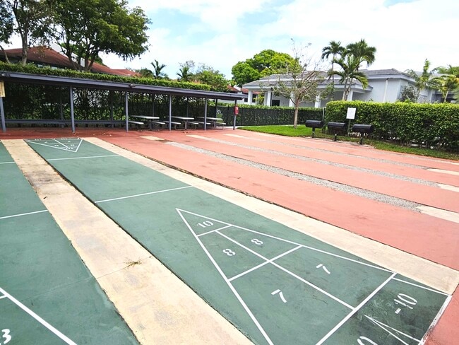 Building Photo - 14747 Cumberland Dr