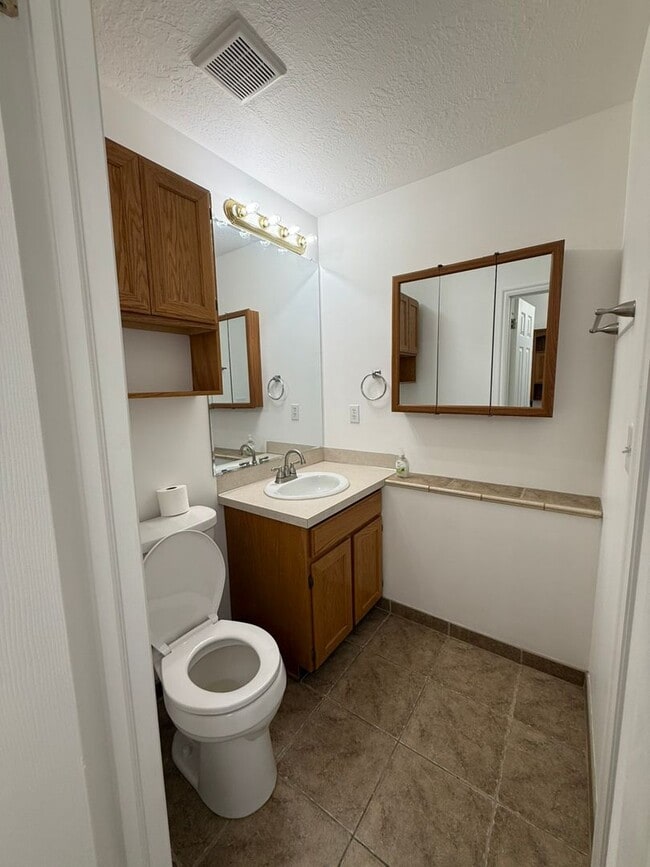 Building Photo - 370 W 4900 S