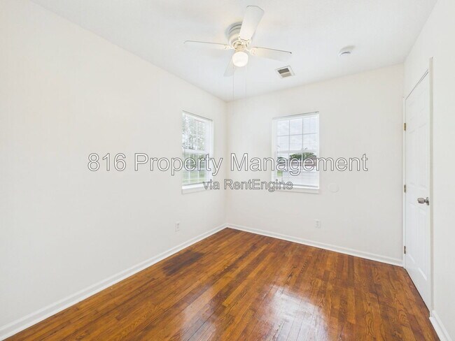 Building Photo - 7924 Agnes Ave