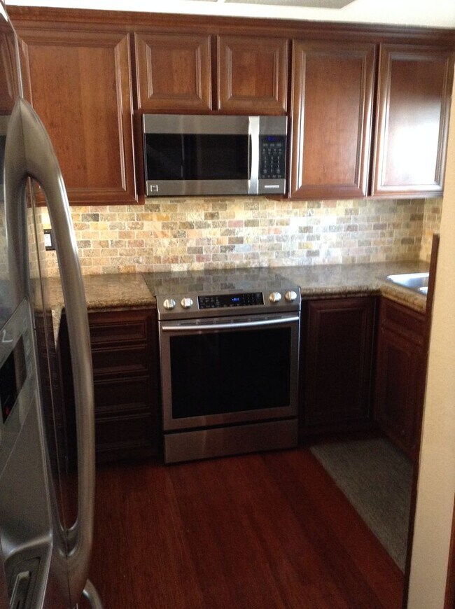 Building Photo - Stunning Townhouse on Mission Boulevard of Fremont