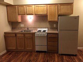 Building Photo - 429 E Broadway St