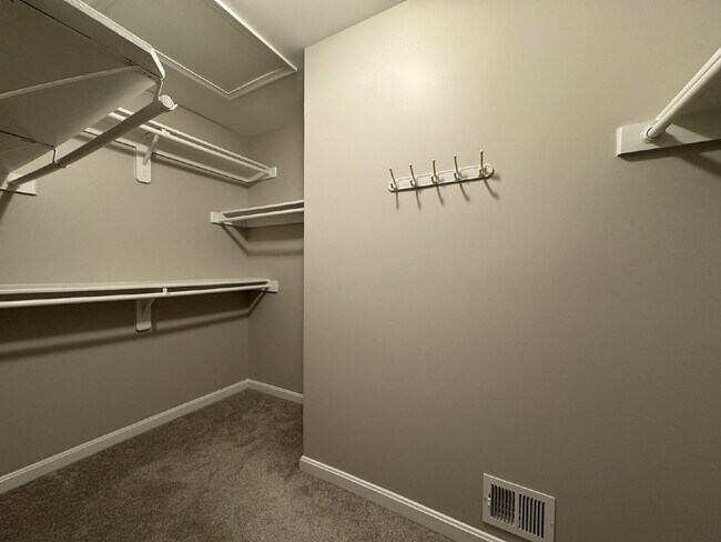 Building Photo - Your Exquisite Herndon Sanctuary Awaits