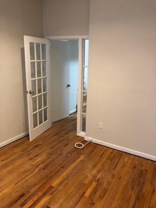 Building Photo - West End Giant