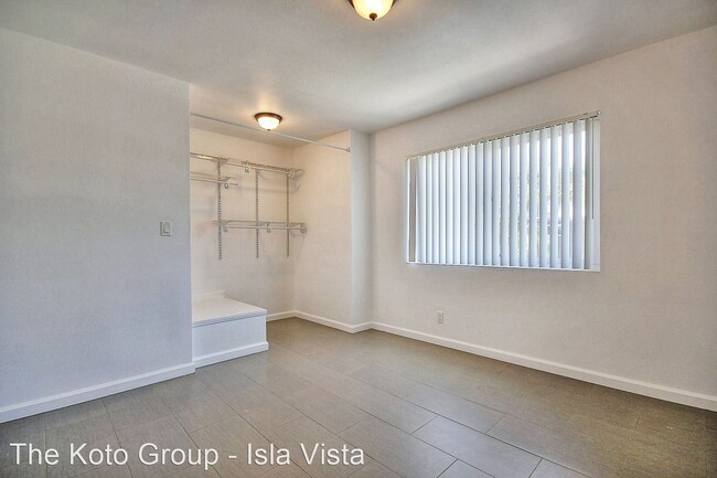 Building Photo - 2 br, 1.5 bath Apartment - 6591 Seville