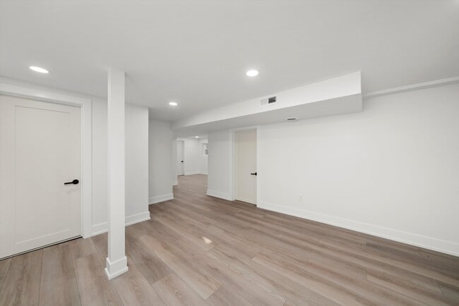 Building Photo - 7150 S Talman Ave