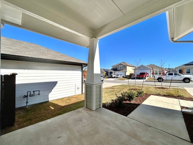 Building Photo - Move-In Ready 3BR, 2BA with Fully Equipped Kitchen & Laundry Room