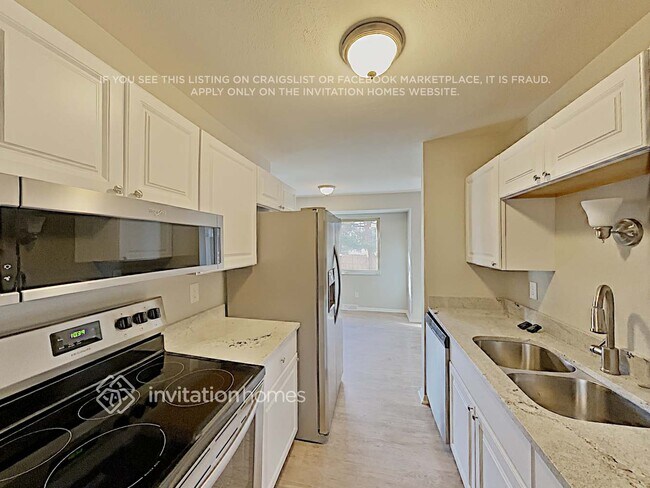 Building Photo - 2643 S Richfield St