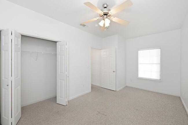 Building Photo - 2445 Monarch Dr