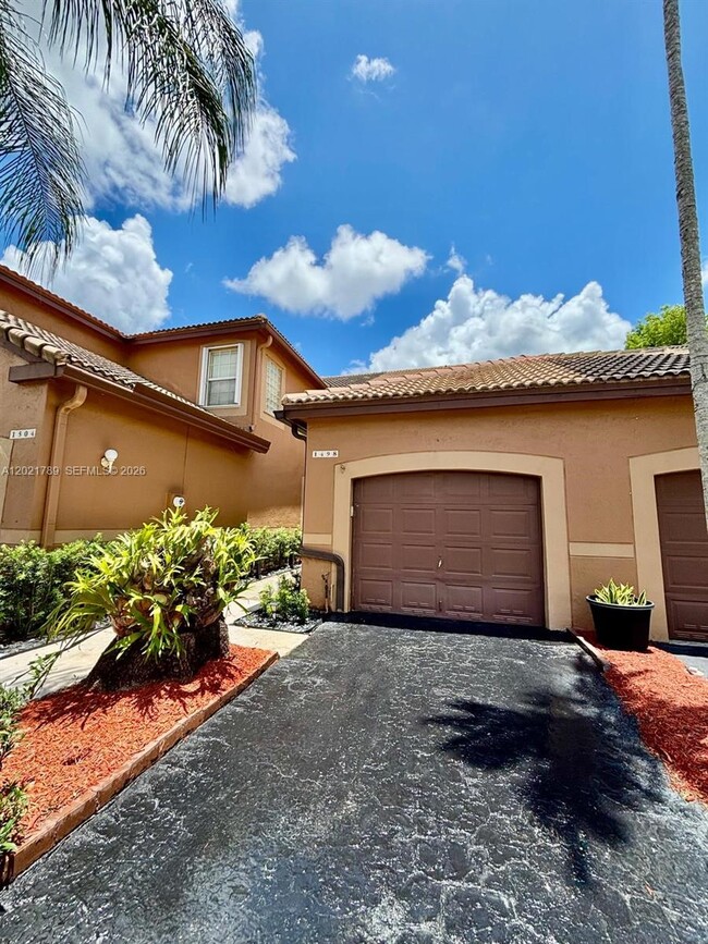Building Photo - 1498 Barcelona Way