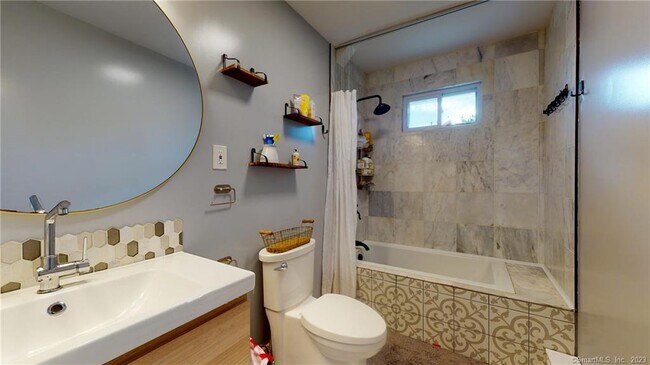 Building Photo - 18 Philip St