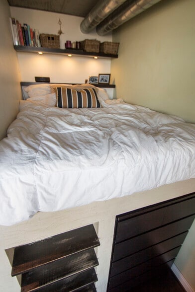 Bed Nook - 1080 Park Blvd