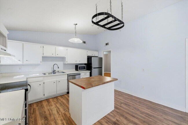 Building Photo - 1206 Arlington St