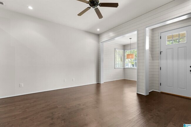 Building Photo - 1348 Calash Ave