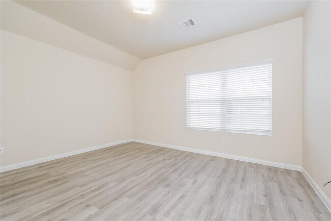 Building Photo - 4118 Silver Ranch Rd