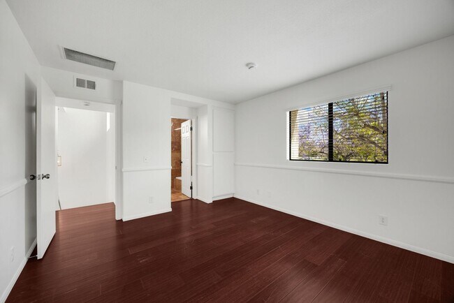 Building Photo - 3 Bed, 3 Bath townhome in Woodbridge Village