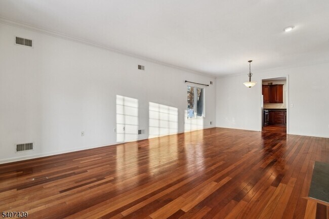 Building Photo - 282 South St