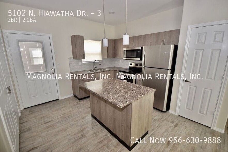 Building Photo - 5102 N Hiawatha Dr