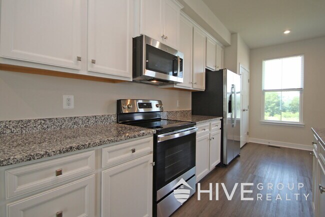 Building Photo - Spacious 4-Bed, 3.5-Bath with Garage!
