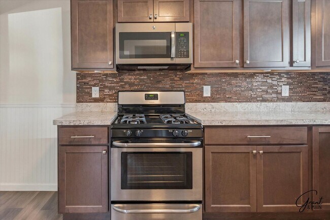 Building Photo - $1995 3 bedroom ranch Shelby TWP