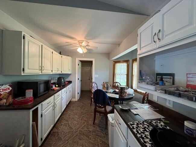 Building Photo - 3 Bedroom house