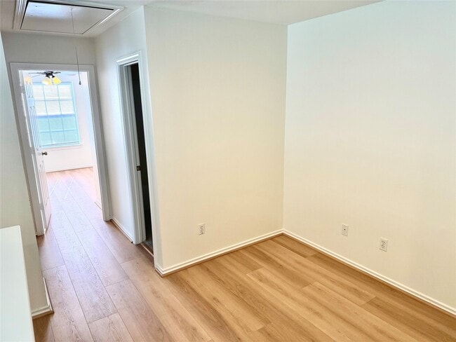 Building Photo - 16546 Cairngrove Ln