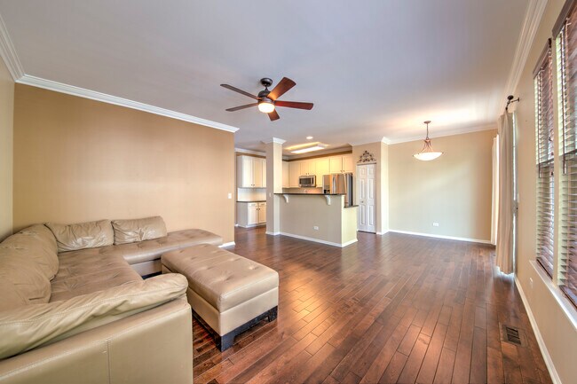 Building Photo - 5565 Cambridge Way