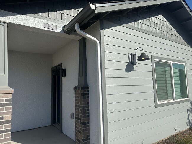 Building Photo - Wood Ranch Apartments 514