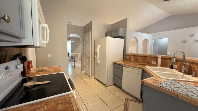 Building Photo - 627 Fisher Ct