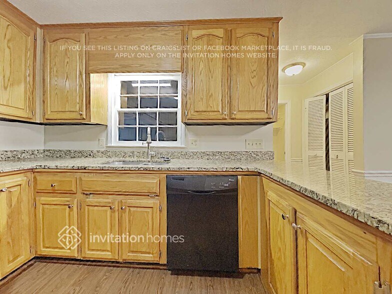 Building Photo - 3913 Plantation Dr