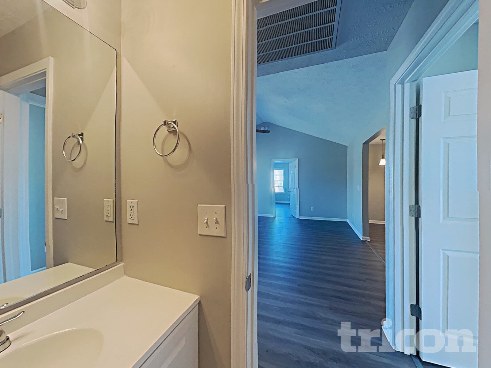 Building Photo - 901 Laramie Ct