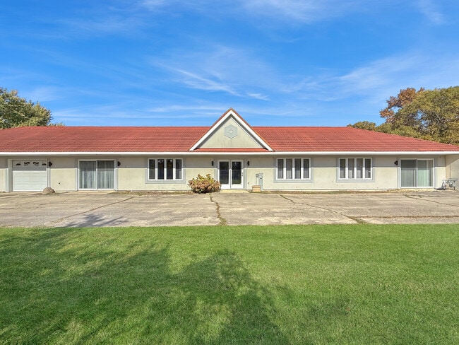 Building Photo - 33053 Pamrich Dr