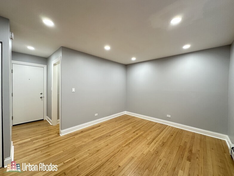 Building Photo - 6967 N Sheridan Rd