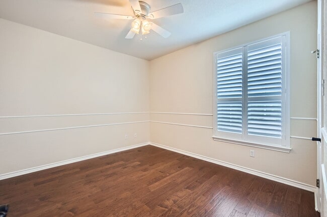 Building Photo - 2114 Cliffs Edge Dr