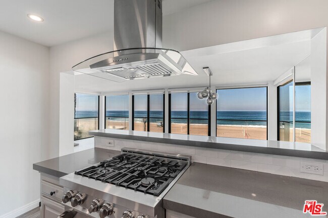 Building Photo - 2308 The Strand