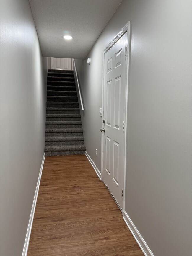 Building Photo - 1 Bedroom / 1.5 Bath with Garage in Gray, TN!