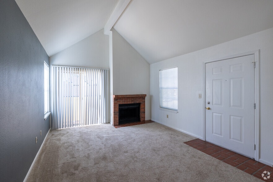 Primary Photo - Huntington Ridge Apartments