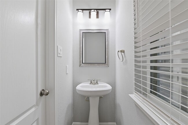 Building Photo - 17142 Amarose Dr